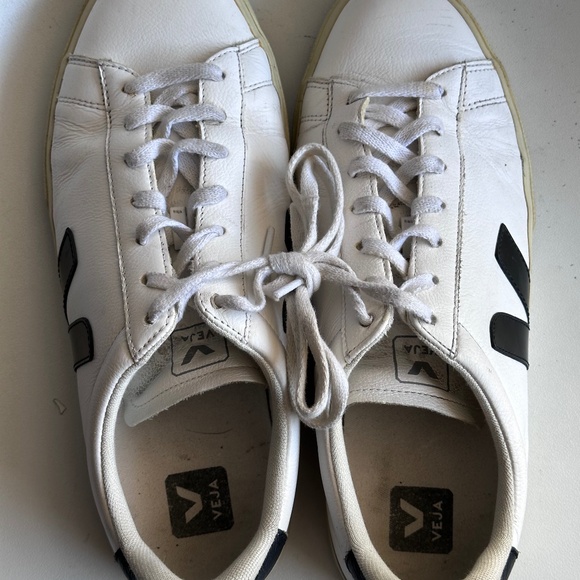 Veja Campo sneakers in white and black - Picture 1 of 6